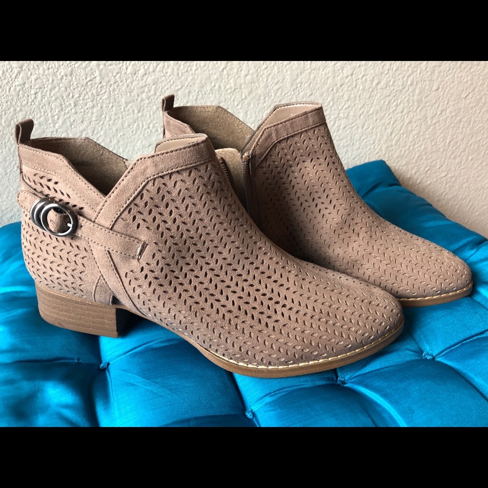 Vince Camuto Campina Bootie.  Girls/ Women.